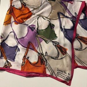 Coach Duffle Sac 100% silk Square scarf